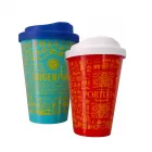 Copos plásticos com tampa personalizados