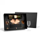 Kit para Petisco e Vinho, com petisqueira em formato de trevo em bambu, duas taças para vinho em vidro e vinho - 1532824