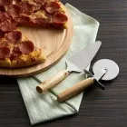 Kit Pizza 3 Peças sobre a mesa - 1693754