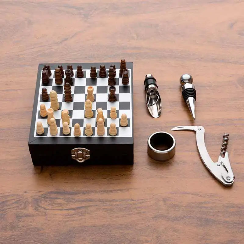 Case mini xadrez de madeira com kit vinho 17cm