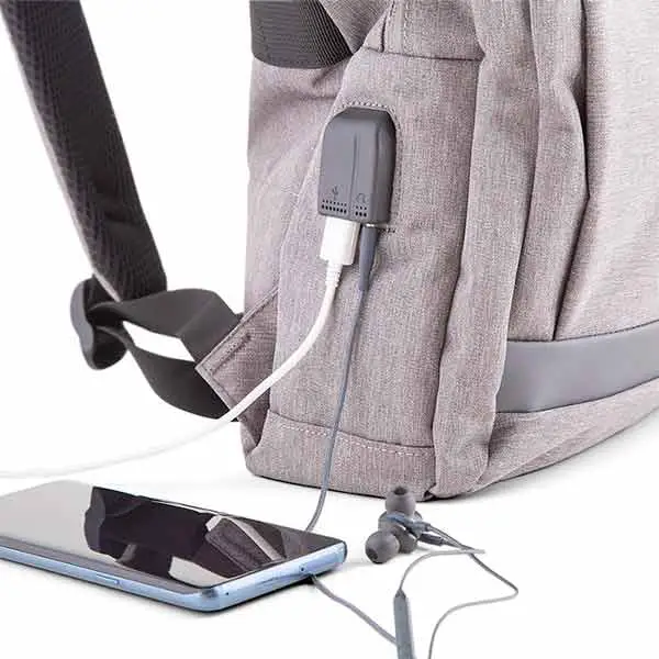 Mochila para notebook com cabo USB e áudio interno com conector externo na lateral - 802186