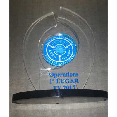 Troféu acrílico personalizado com logo colorido - 804435