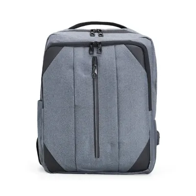 Mochila com três compartimentos