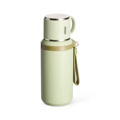 Garrafa térmica em inox com pintura eletrostática verde