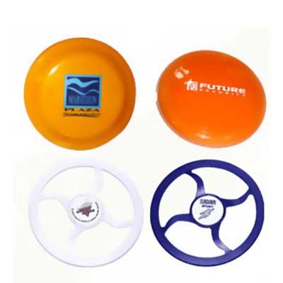 Frisbee em diversas cores e modelos