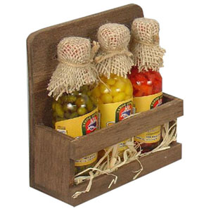 Kit Pimenta com 3 mini pimentas (malagueta verde, vermelha, comarí amarela) no pote de vidro, suporte para parede em madeira MDF e caixa em papelão Kraft para embalagem.