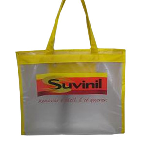 Sacola modelo Suvinil, confeccionada em all clear com detalhes em nylon 70, bolso interno com alça de ombro e fechamento em zíper 