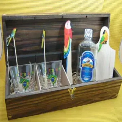 Kit caipirinha em caixa de madeira envelhecida
