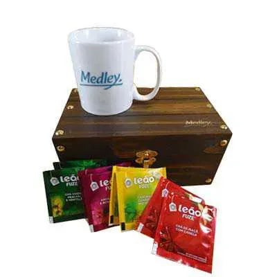 Kit chá com caneca de porcelana e 8 sachês de chá