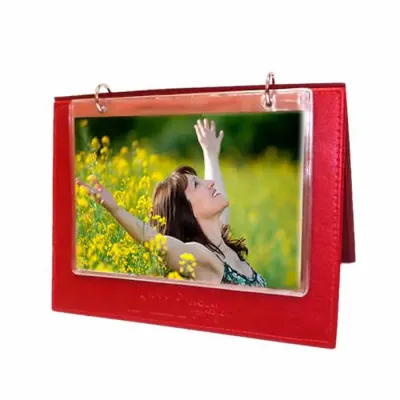 Porta retrato  em couro sintético para 8 fotos tamanho 10 x 15 cm.