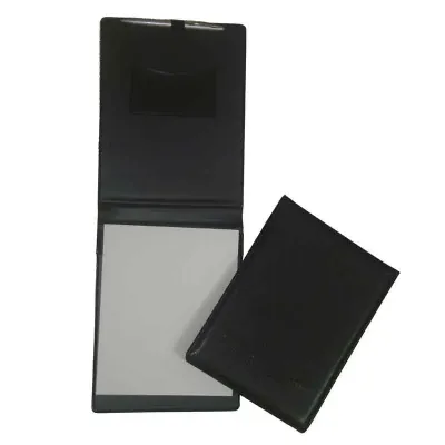 Porta bloco ou receituário personalizado em couro sintético, com personalização da logomarca em baixo relevo. Medidas do bloco: 22,5 x 17 cm.