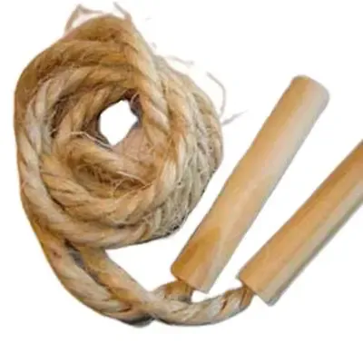 Pula corda personalizado em cizal. Comprimento de 1,78 cm. Gravação nos cabos de madeira a 1 cor. Embalados individualmente em saquinho plástico. - 58420