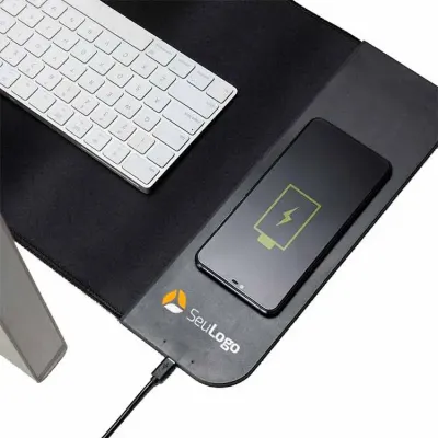 Mouse pad com carregador por indução - na mesa