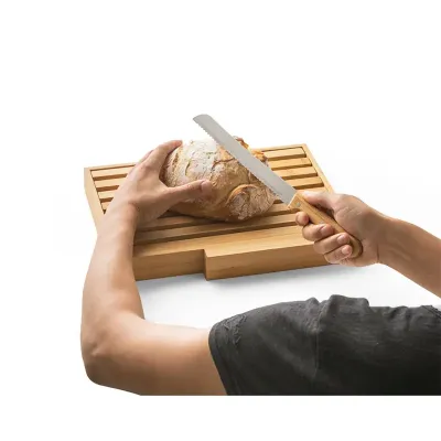 Tábua para pão em bambu com faca em aço inox. - 1820340