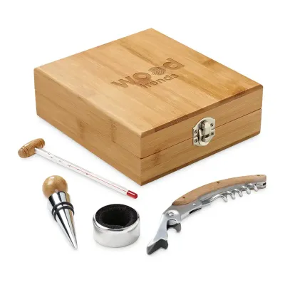 Conjunto de vinho em bambu e zinco, composto por saca-rolhas com canivete de sommelier, termômetro, rolha e gargantilha