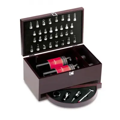 Kit vinho caixa de madeira para 2 garrafas de vinho e jogo de xadrez. Com corta gotas, vertedor, tampa para garrafa e termômetro. - 153306