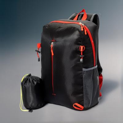Mochila personalizada dobrável 16L em poliéster impermeável. A mochila personalizada é um dos bri...