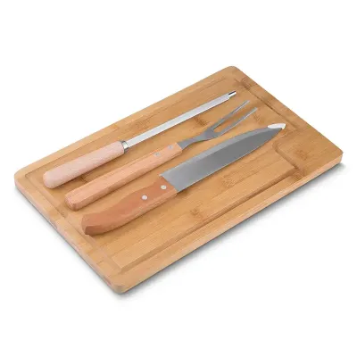 Kit churrasco 4 peças, contém: chaira, faca, garfo e tábua de bambu com canaleta