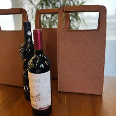 PORTA VINHO EM COURO PERSONALIZADO PV602D
