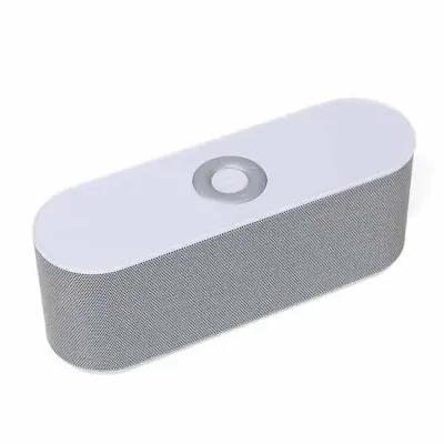 Caixa de som de plástico resistente, na cor branca, com design elegante