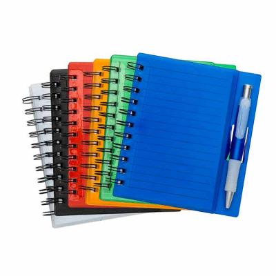 Bloco de anotações com caneta em diversas cores - 1077664