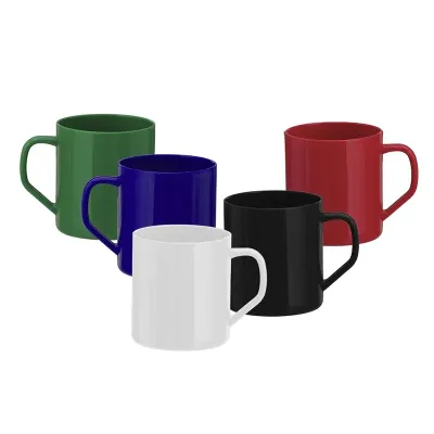 Canecas plásticas com 400ml.