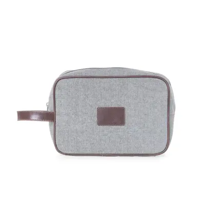 Necessaire com espaçoso bolso frontal com zíper 