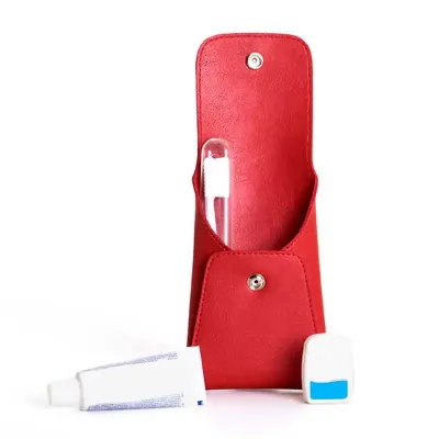 Kit higiene bucal em couro vermelho