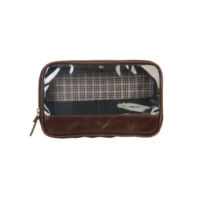 Necessaire possui quatro espaços para organizar da melhor forma os seus frascos 