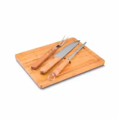Kit churrasco personalizado com 3 peças e tábua de bambu