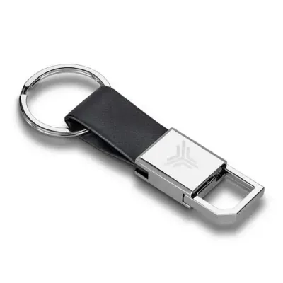 Chaveiro em couro sintético e metal