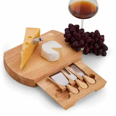 Kit queijo 5 peças, contém: tábua de bambu com gaveta para acomodação dos utensílios, faca com ponta, faca reta, garfo e espátula. - 1419427
