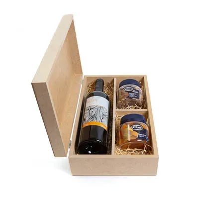 Caixa de madeira com vinho e aperitivo - 1935442