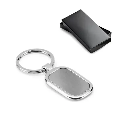 Chaveiro em metal com embalagem preta