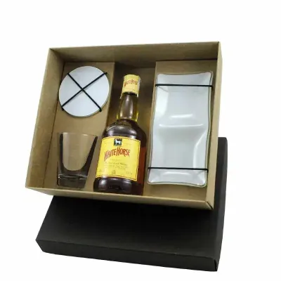 Kit whisky White Horse 500ml com copo, porta-copo e e petisqueira de vidro