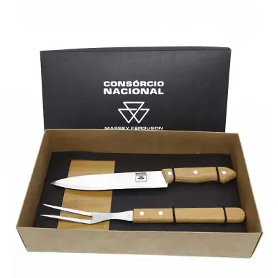 Kit churrasco com tábua, faca e garfo em caixa personalizada