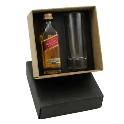 Kit whisky Johnnie Walker Red Label 50ml com um copo dose de vidro