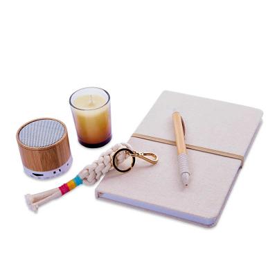 Kit Recordações com caderno, caixa de som, vela e caneta - 1685540