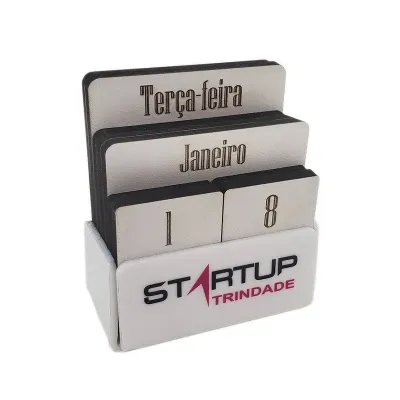 Calendário MDF com Box Acrílico - Startup