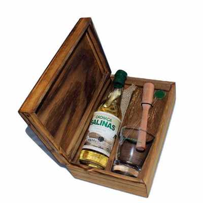 Kit caipirinha personalizado em caixa de madeira