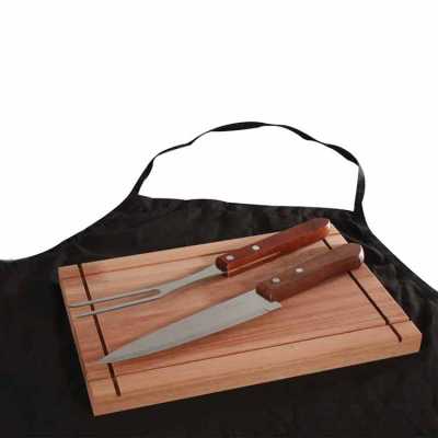 Kit churrasco com faca, garfo trinchante, tábua e avental