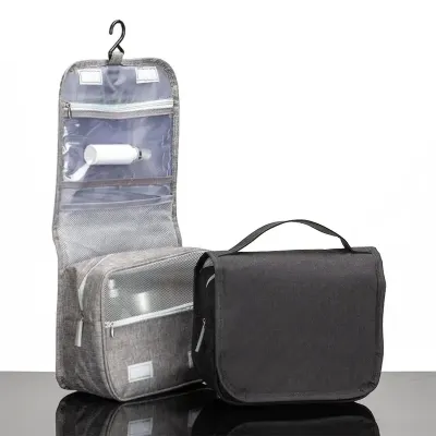Nécessarie em nylon Oxford, com divisórias e bolsos