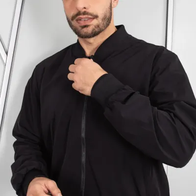 Jaqueta corta vento em nylon