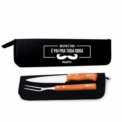 Kit churrasco personalizado Promocional com 2 peças, sendo 01 faca e um garfo com cabo de madeira...