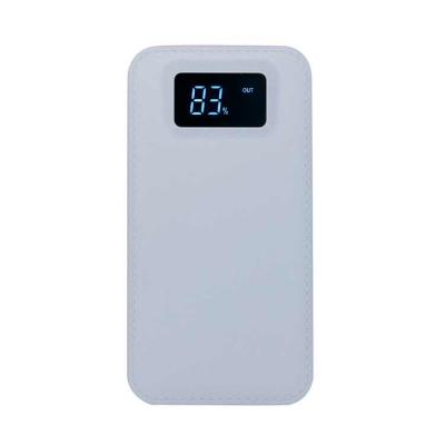 Power bank plástico com visor digital. Material plástico resistente com texturização semelhante à...