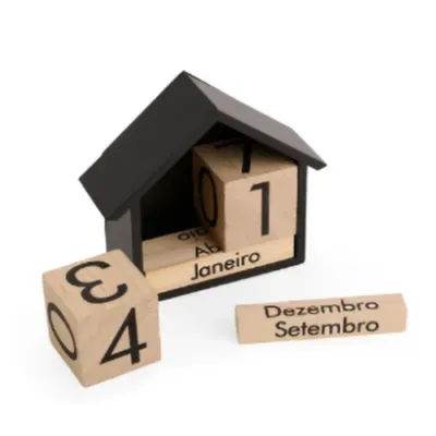 Calendário de mesa permanente em madeira