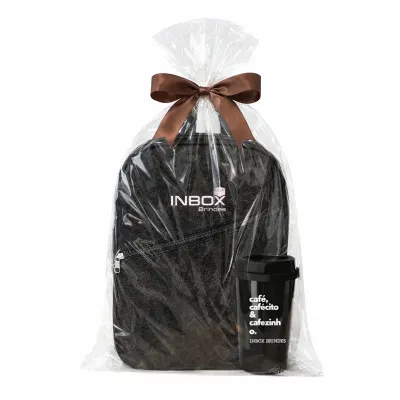 Esse kit inclui: 01 Mochila 01 Copo com tampa para café Embalados no saco celofane com laço, pron...