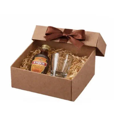 Esse kit inclui: 1 mini licor 50ml 1 copo dose 60ml caixa com laço decorativo