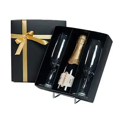 Kit espumante com duas taças na caixa