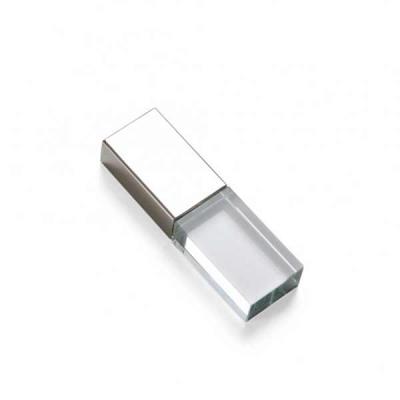 Pen drive 4GB de vidro com tampa plástica prata espelhada. Medidas aproximadas para gravação (CxL...